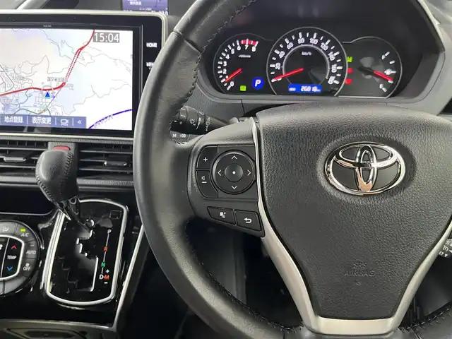 トヨタ ヴォクシー ZS 煌Ⅱ 高知県 2019(令1)年 2.7万km ホワイトパールクリスタルシャイン メモリナビ/フルセグテレビ/バックカメラ/アイドリングストップ/クルーズコントロール/両側パワースライドドア/ETC2.0/Bluetooth接続/ドライブレコーダー/純正16インチアルミホイール/ABS/横滑り防止装置/コーナーセンサー/レーンキープアシスト/盗難防止装置/オートライト/衝突被害軽減システム