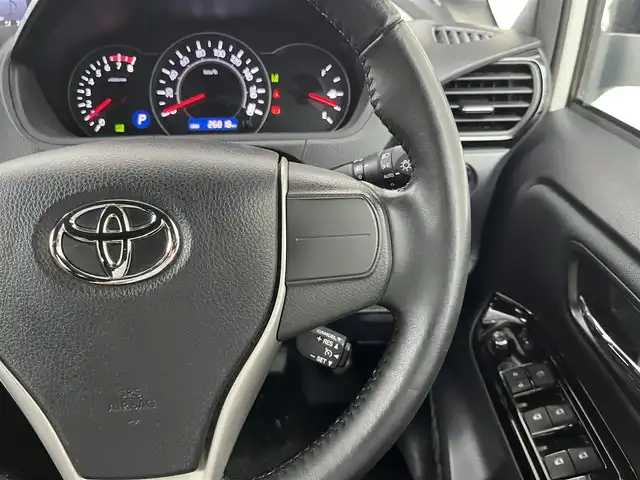 トヨタ ヴォクシー ZS 煌Ⅱ 高知県 2019(令1)年 2.7万km ホワイトパールクリスタルシャイン メモリナビ/フルセグテレビ/バックカメラ/アイドリングストップ/クルーズコントロール/両側パワースライドドア/ETC2.0/Bluetooth接続/ドライブレコーダー/純正16インチアルミホイール/ABS/横滑り防止装置/コーナーセンサー/レーンキープアシスト/盗難防止装置/オートライト/衝突被害軽減システム