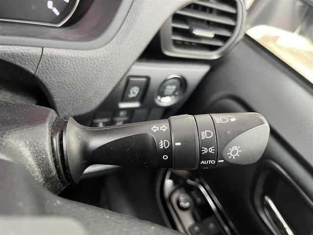 トヨタ ヴォクシー ZS 煌Ⅱ 高知県 2019(令1)年 2.7万km ホワイトパールクリスタルシャイン 純正ナビ/フルセグテレビ/バックカメラ/アイドリングストップ/クルーズコントロール/両側パワースライドドア/ETC2.0/Bluetooth接続/ドライブレコーダー/純正16インチアルミホイール/ABS/横滑り防止装置/コーナーセンサー/レーンキープアシスト/盗難防止装置/オートライト/衝突被害軽減システム