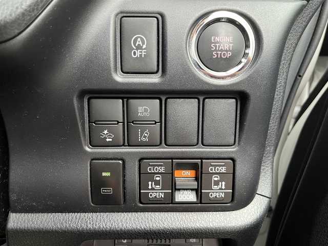 トヨタ ヴォクシー ZS 煌Ⅱ 高知県 2019(令1)年 2.7万km ホワイトパールクリスタルシャイン 純正ナビ/フルセグテレビ/バックカメラ/アイドリングストップ/クルーズコントロール/両側パワースライドドア/ETC2.0/Bluetooth接続/ドライブレコーダー/純正16インチアルミホイール/ABS/横滑り防止装置/コーナーセンサー/レーンキープアシスト/盗難防止装置/オートライト/衝突被害軽減システム