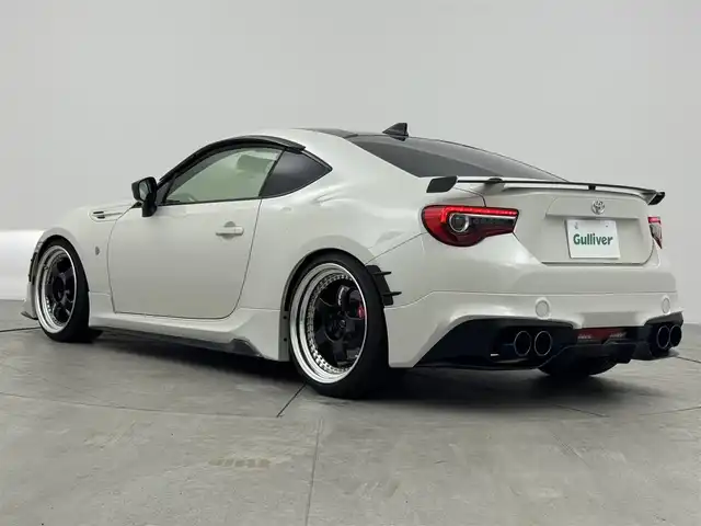 トヨタ ８６ GT LTD ハイパーパフォーマ 愛知県 2017(平29)年 1.4万km クリスタルホワイトパール 6速MT/寒冷地仕様/TRDエアロ/　　・LEDライト付フロントスポイラー/　　・サイドスカート/　　・リヤバンパースポイラー/　　・エアロタービュレーター（前後）/トランクスポイラー/BLITZ車高調/BLITZ4本出しマフラー/WORK19インチアルミホイール/LEDヘッドライト/ハイパフォーマンスパッケージ/　　・ブレンボブレーキシステム/　　・ブレンボキャリパー/　　・内装色タン＆ブラック/　　・ハーフレザーシート（アルカンターラ＋本革）/　　・シートヒーター（前席）/カロッツェリア7型ワイドサイバーナビ/フルセグTV/Bluetooth対応/ETC/スマートキー