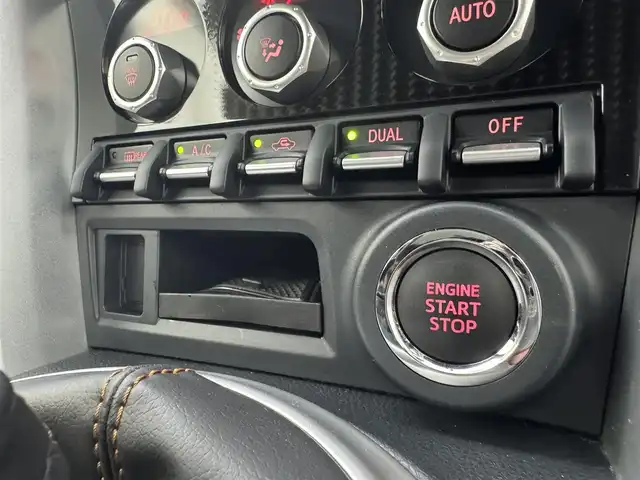 トヨタ ８６ GT LTD ハイパーパフォーマ 愛知県 2017(平29)年 1.4万km クリスタルホワイトパール 6速MT/寒冷地仕様/TRDエアロ/　　・LEDライト付フロントスポイラー/　　・サイドスカート/　　・リヤバンパースポイラー/　　・エアロタービュレーター（前後）/トランクスポイラー/BLITZ車高調/BLITZ4本出しマフラー/WORK19インチアルミホイール/LEDヘッドライト/ハイパフォーマンスパッケージ/　　・ブレンボブレーキシステム/　　・ブレンボキャリパー/　　・内装色タン＆ブラック/　　・ハーフレザーシート（アルカンターラ＋本革）/　　・シートヒーター（前席）/カロッツェリア7型ワイドサイバーナビ/フルセグTV/Bluetooth対応/ETC/スマートキー