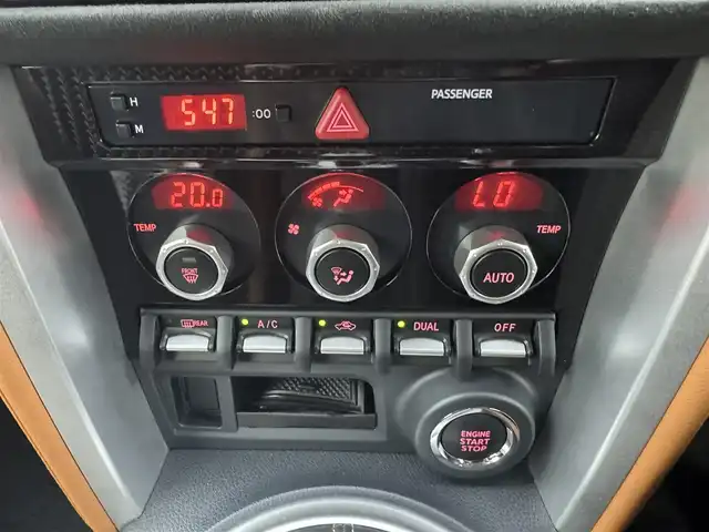 トヨタ ８６ GT LTD ハイパーパフォーマ 愛知県 2017(平29)年 1.4万km クリスタルホワイトパール 6速MT/寒冷地仕様/TRDエアロ/　　・LEDライト付フロントスポイラー/　　・サイドスカート/　　・リヤバンパースポイラー/　　・エアロタービュレーター（前後）/トランクスポイラー/BLITZ車高調/BLITZ4本出しマフラー/WORK19インチアルミホイール/LEDヘッドライト/ハイパフォーマンスパッケージ/　　・ブレンボブレーキシステム/　　・ブレンボキャリパー/　　・内装色タン＆ブラック/　　・ハーフレザーシート（アルカンターラ＋本革）/　　・シートヒーター（前席）/カロッツェリア7型ワイドサイバーナビ/フルセグTV/Bluetooth対応/ETC/スマートキー