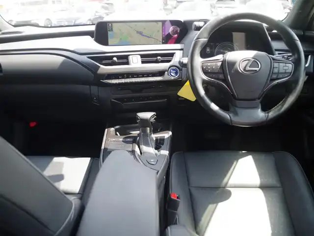 レクサス ＵＸ 250h バージョンC 千葉県 2019(令1)年 2.1万km ブラック Lexus Safety System+/・プリクラッシュセーフティ/・レーンディパーチャーアラート/・オートハイビーム/・レーダークルーズコントロール/・ブラインドスポットモニター/・RCTA（リヤクロストラフィックアラート）/パワーバックドア/前席パワーシート/シートヒーター/純正SDナビ/地デジTV/【DVD/CD再生機能　Bluetooth接続】/パノラミックビューモニター/リバース連動ドアミラー（左/右）/ドライブレコーダー（DRT-H68A）/革巻きステアリング/ステアリングヒーター/ステアリングスイッチ/パドルシフト/ETC（2.0）/LEDヘッドライト/フォグライト/ウインカーミラー/クリアランスソナー/純正17インチアルミホイル/サイド/カーテンエアバッグ/スマートキー