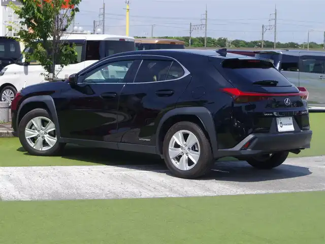レクサス ＵＸ 250h バージョンC 千葉県 2019(令1)年 2.1万km ブラック Lexus Safety System+/・プリクラッシュセーフティ/・レーンディパーチャーアラート/・オートハイビーム/・レーダークルーズコントロール/・ブラインドスポットモニター/・RCTA（リヤクロストラフィックアラート）/パワーバックドア/前席パワーシート/シートヒーター/純正SDナビ/地デジTV/【DVD/CD再生機能　Bluetooth接続】/パノラミックビューモニター/リバース連動ドアミラー（左/右）/ドライブレコーダー（DRT-H68A）/革巻きステアリング/ステアリングヒーター/ステアリングスイッチ/パドルシフト/ETC（2.0）/LEDヘッドライト/フォグライト/ウインカーミラー/クリアランスソナー/純正17インチアルミホイル/サイド/カーテンエアバッグ/スマートキー