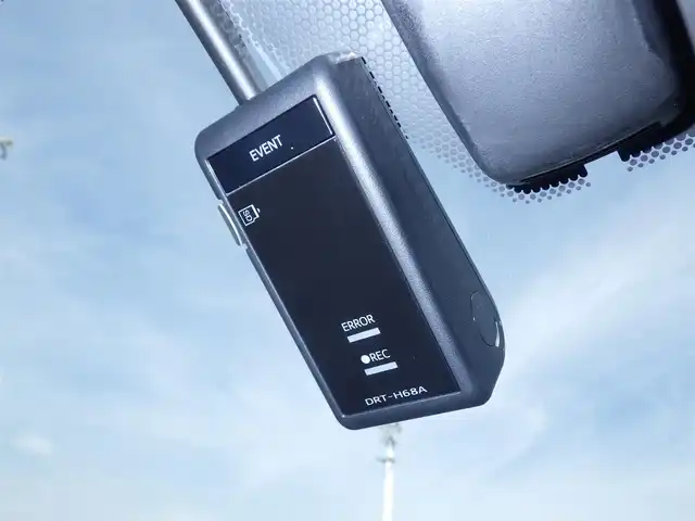 レクサス ＵＸ 250h バージョンC 千葉県 2019(令1)年 2.1万km ブラック Lexus Safety System+/・プリクラッシュセーフティ/・レーンディパーチャーアラート/・オートハイビーム/・レーダークルーズコントロール/・ブラインドスポットモニター/・RCTA（リヤクロストラフィックアラート）/パワーバックドア/前席パワーシート/シートヒーター/純正SDナビ/地デジTV/【DVD/CD再生機能　Bluetooth接続】/パノラミックビューモニター/リバース連動ドアミラー（左/右）/ドライブレコーダー（DRT-H68A）/革巻きステアリング/ステアリングヒーター/ステアリングスイッチ/パドルシフト/ETC（2.0）/LEDヘッドライト/フォグライト/ウインカーミラー/クリアランスソナー/純正17インチアルミホイル/サイド/カーテンエアバッグ/スマートキー