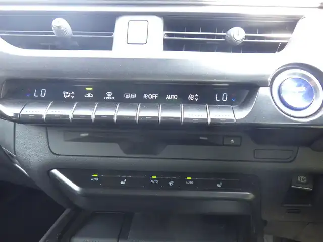 レクサス ＵＸ 250h バージョンC 千葉県 2019(令1)年 2.1万km ブラック Lexus Safety System+/・プリクラッシュセーフティ/・レーンディパーチャーアラート/・オートハイビーム/・レーダークルーズコントロール/・ブラインドスポットモニター/・RCTA（リヤクロストラフィックアラート）/パワーバックドア/前席パワーシート/シートヒーター/純正SDナビ/地デジTV/【DVD/CD再生機能　Bluetooth接続】/パノラミックビューモニター/リバース連動ドアミラー（左/右）/ドライブレコーダー（DRT-H68A）/革巻きステアリング/ステアリングヒーター/ステアリングスイッチ/パドルシフト/ETC（2.0）/LEDヘッドライト/フォグライト/ウインカーミラー/クリアランスソナー/純正17インチアルミホイル/サイド/カーテンエアバッグ/スマートキー