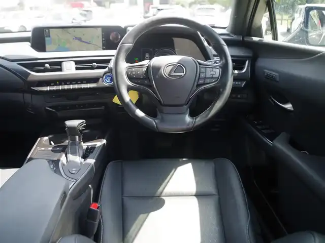 レクサス ＵＸ 250h バージョンC 千葉県 2019(令1)年 2.1万km ブラック Lexus Safety System+/・プリクラッシュセーフティ/・レーンディパーチャーアラート/・オートハイビーム/・レーダークルーズコントロール/・ブラインドスポットモニター/・RCTA（リヤクロストラフィックアラート）/パワーバックドア/前席パワーシート/シートヒーター/純正SDナビ/地デジTV/【DVD/CD再生機能　Bluetooth接続】/パノラミックビューモニター/リバース連動ドアミラー（左/右）/ドライブレコーダー（DRT-H68A）/革巻きステアリング/ステアリングヒーター/ステアリングスイッチ/パドルシフト/ETC（2.0）/LEDヘッドライト/フォグライト/ウインカーミラー/クリアランスソナー/純正17インチアルミホイル/サイド/カーテンエアバッグ/スマートキー