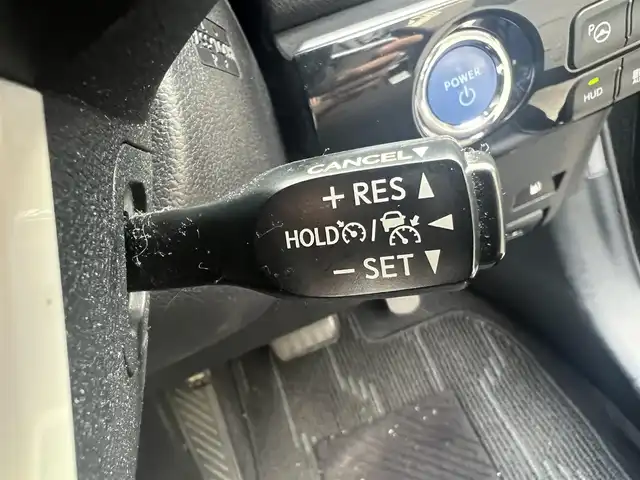 トヨタ プリウス A ツーリングセレクション 滋賀県 2016(平28)年 7.3万km アティチュードブラックマイカ 純正9インチナビ(フルセグ/DVD/Bluetooth)/ＢＳＭ/ＥＴＣ/レーダークルーズコントロール/バックカメラ/前方ドライブレコーダー/オートライト/オートハイビーム/ヘッドアップディスプレイ/前後クリアランスソナー/LED/レーンキープアシスト/横滑り防止装置/衝突軽減システム/プッシュスタート/スマートキー×2