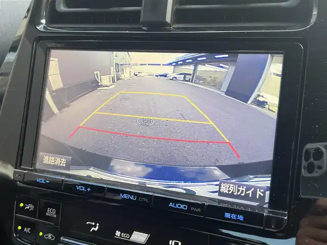 トヨタ プリウス A ツーリングセレクション 滋賀県 2016(平28)年 7.3万km アティチュードブラックマイカ 純正9インチナビ(フルセグ/DVD/Bluetooth)/ＢＳＭ/ＥＴＣ/レーダークルーズコントロール/バックカメラ/前方ドライブレコーダー/オートライト/オートハイビーム/ヘッドアップディスプレイ/前後クリアランスソナー/LED/レーンキープアシスト/横滑り防止装置/衝突軽減システム/プッシュスタート/スマートキー×2