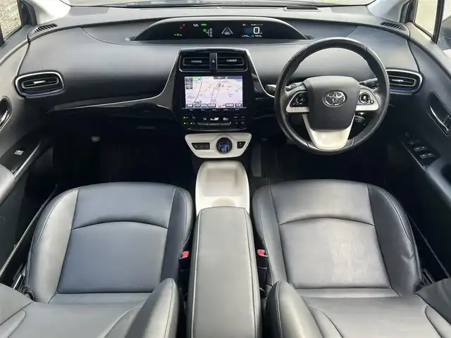 トヨタ プリウス A ツーリングセレクション 滋賀県 2016(平28)年 7.3万km アティチュードブラックマイカ 純正9インチナビ(フルセグ/DVD/Bluetooth)/ＢＳＭ/ＥＴＣ/レーダークルーズコントロール/バックカメラ/前方ドライブレコーダー/オートライト/オートハイビーム/ヘッドアップディスプレイ/前後クリアランスソナー/LED/レーンキープアシスト/横滑り防止装置/衝突軽減システム/プッシュスタート/スマートキー×2