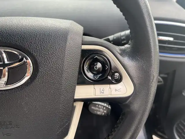 トヨタ プリウス A ツーリングセレクション 滋賀県 2016(平28)年 7.3万km アティチュードブラックマイカ 純正9インチナビ(フルセグ/DVD/Bluetooth)/ＢＳＭ/ＥＴＣ/レーダークルーズコントロール/バックカメラ/前方ドライブレコーダー/オートライト/オートハイビーム/ヘッドアップディスプレイ/前後クリアランスソナー/LED/レーンキープアシスト/横滑り防止装置/衝突軽減システム/プッシュスタート/スマートキー×2