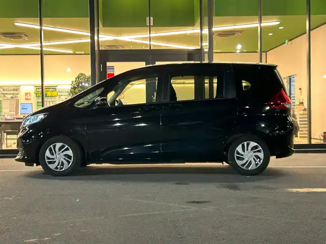 ホンダ フリード G 千葉県 2023(令5)年 2.4万km クリスタルブラックパール 社外ナビケンウッド/【DISC・ラジオ・TV・SD・CD・USB・BT・AUX】/ETC/Bカメラ/アイドリングストップ/両側パワスラ/スペアキー１本/シートヒーター（D席＋N席）/レーンキープアシスト/純正フロアマット/ウォークスルー/純正LED