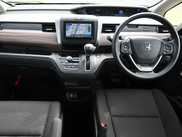 ホンダ フリード G 千葉県 2023(令5)年 2.4万km クリスタルブラックパール ホンダセンシング/・衝突軽減ブレーキ（CMBS）/・車線維持支援システム（LKAS）/・アダプティブクルーズコントロール（ACC）/・後方誤発進抑制機能/・誤発進抑制機能/両側パワースライドドア/社外メモリーナビ/ワンセグTV/【CD再生機能　Bluetooth接続】/バックカメラ/ETC/LEDヘッドライト/ウインカーミラー/リアコーナーセンサー/Honda スマートキー