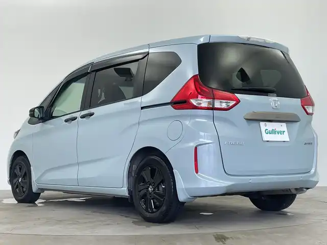 ホンダ フリード ハイブリット G ブラックスタイル 鹿児島県 2022(令4)年 3.7万km フィヨルドミストパール 純正7インチナビ/（CD/DVD/フルセグTV/Bluetooth/USB)/バックカメラ/ホンダセンシング/・衝突軽減ブレーキ/・レーンキープアシスト/・追従式クルーズコントロール/・クリアランスソナー/・オートマチックハイビーム/前後ドライブレコーダー/ETC/シートヒーター/両側パワースライドドア/スマートキー/スペアキー有/純正15インチアルミホイール/純正フロアマット/横滑り防止装置/アイドリングストップ