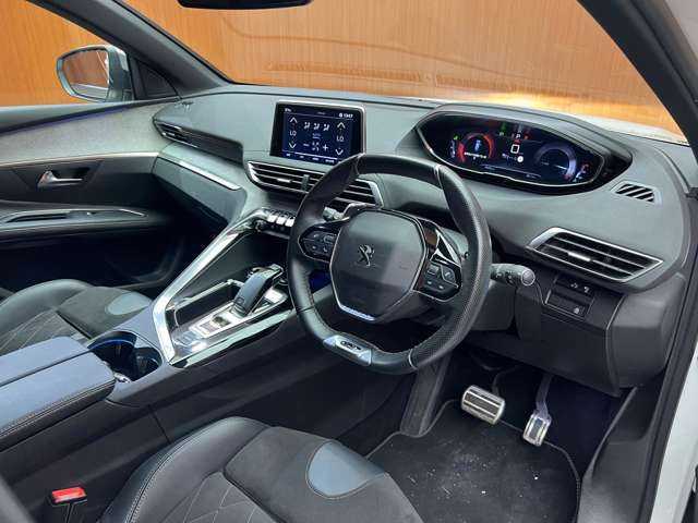 プジョー ５００８ GT ブルーHDi 千葉県 2019(令1)年 4.9万km 白Ⅱ ファーストクラスＰ　/パノラマＳＲ　/ＡＣＣ　/ＣａｒＰｌａｙ　/フロント／バックカメラ　/ハーフレザーシート　/シートヒーター　/パワーシート　/マッサージ機能　/ＬＥＤヘッドライト　/ハイビームアシスト