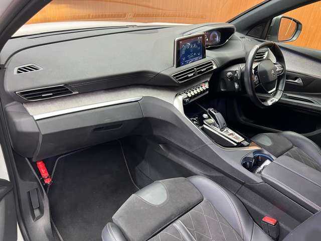 プジョー ５００８ GT ブルーHDi 千葉県 2019(令1)年 4.9万km 白Ⅱ ファーストクラスＰ　/パノラマＳＲ　/ＡＣＣ　/ＣａｒＰｌａｙ　/フロント／バックカメラ　/ハーフレザーシート　/シートヒーター　/パワーシート　/マッサージ機能　/ＬＥＤヘッドライト　/ハイビームアシスト