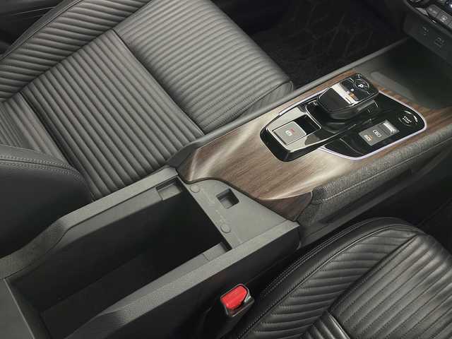 日産 オーラ G FOUR レザーエディション 長野県 2021(令3)年 2.9万km ブリリアントホワイトパール 4WD/BOSEプレミアムサウンド/デジタルインナーミラー/ブラインドスポットミラー/アラウンドビューモニター/アダクティブクルーズ/置くだけ充電/寒冷地仕様/ブラックレザーシート/ステアリングスイッチ/ビルトインETC/オートライト/オートハイビーム
