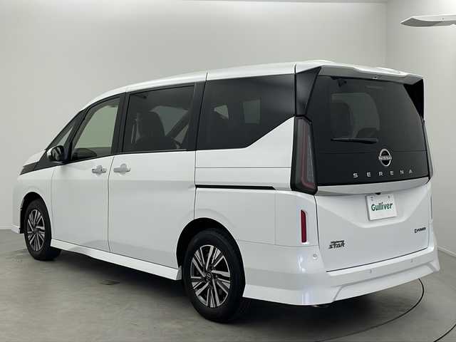 日産 セレナ e－パワー ハイウェイスター V 大阪府 2025(令7)年 0.1千km プリズムホワイト 登録済未使用車/純正ナビ【Bluetooth/フルセグTV/HDMI】/アラウンドビューモニター/インテリジェントルームミラー/プロパイロット/ビルトインETC2.0/WAC/両側電動パワースライドドア/ブラインドスポットモニター/置くだけ充電/オートハイビーム