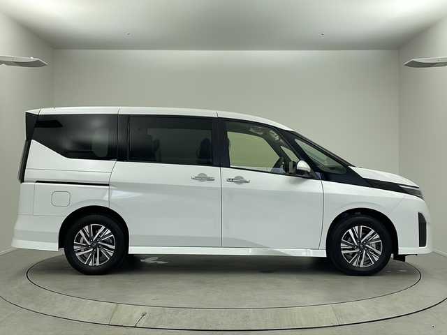 日産 セレナ e－パワー ハイウェイスター V 大阪府 2025(令7)年 0.1千km プリズムホワイト 登録済未使用車/純正ナビ【Bluetooth/フルセグTV/HDMI】/アラウンドビューモニター/インテリジェントルームミラー/プロパイロット/ビルトインETC2.0/WAC/両側電動パワースライドドア/ブラインドスポットモニター/置くだけ充電/オートハイビーム