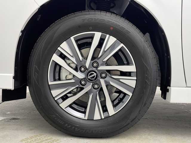 日産 セレナ e－パワー ハイウェイスター V 大阪府 2025(令7)年 0.1千km プリズムホワイト 登録済未使用車/純正ナビ【Bluetooth/フルセグTV/HDMI】/アラウンドビューモニター/インテリジェントルームミラー/プロパイロット/ビルトインETC2.0/WAC/両側電動パワースライドドア/ブラインドスポットモニター/置くだけ充電/オートハイビーム