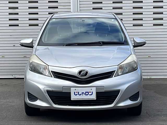 トヨタ ヴィッツ U 道央・札幌 2012(平24)年 12.4万km シルバーM (株)IDOMが運営する【じしゃロン札幌豊平店】の自社ローン対象車両になります。こちらは現金ご利用時の価格です。/自社ローンご希望の方は別途その旨お申付け下さい。/・社外ナビ&フルセグ&CD&DVD&BT/・ETC/・プッシュスタート/・スマートキー/・電動格納ドアミラー/・ウインカードアミラー/・純正フロアマット/・オートライト