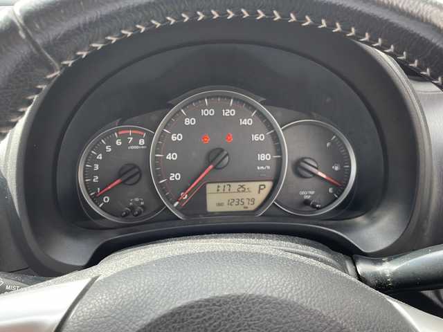 トヨタ ヴィッツ U 道央・札幌 2012(平24)年 12.4万km シルバーM (株)IDOMが運営する【じしゃロン札幌豊平店】の自社ローン対象車両になります。こちらは現金ご利用時の価格です。/自社ローンご希望の方は別途その旨お申付け下さい。/・社外ナビ&フルセグ&CD&DVD&BT/・ETC/・プッシュスタート/・スマートキー/・電動格納ドアミラー/・ウインカードアミラー/・純正フロアマット/・オートライト