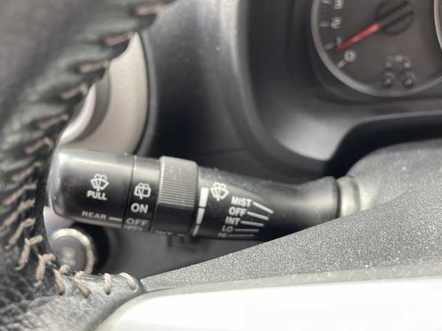 トヨタ ヴィッツ U 道央・札幌 2012(平24)年 12.4万km シルバーM (株)IDOMが運営する【じしゃロン札幌豊平店】の自社ローン対象車両になります。こちらは現金ご利用時の価格です。/自社ローンご希望の方は別途その旨お申付け下さい。/・社外ナビ&フルセグ&CD&DVD&BT/・ETC/・プッシュスタート/・スマートキー/・電動格納ドアミラー/・ウインカードアミラー/・純正フロアマット/・オートライト