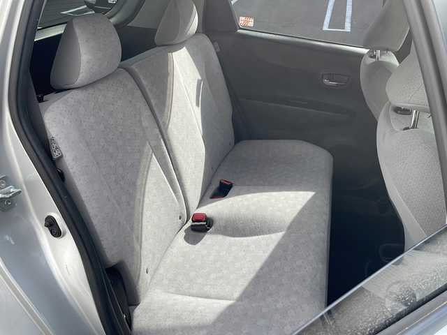 トヨタ ヴィッツ U 道央・札幌 2012(平24)年 12.4万km シルバーM (株)IDOMが運営する【じしゃロン札幌豊平店】の自社ローン対象車両になります。こちらは現金ご利用時の価格です。/自社ローンご希望の方は別途その旨お申付け下さい。/・社外ナビ&フルセグ&CD&DVD&BT/・ETC/・プッシュスタート/・スマートキー/・電動格納ドアミラー/・ウインカードアミラー/・純正フロアマット/・オートライト