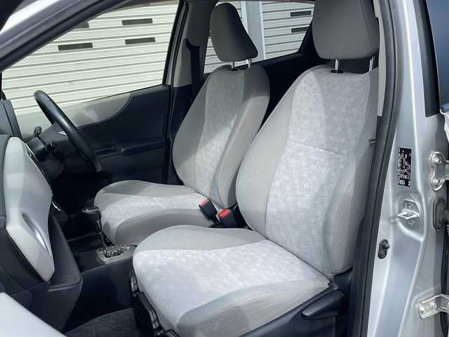 トヨタ ヴィッツ U 道央・札幌 2012(平24)年 12.4万km シルバーM (株)IDOMが運営する【じしゃロン札幌豊平店】の自社ローン対象車両になります。こちらは現金ご利用時の価格です。/自社ローンご希望の方は別途その旨お申付け下さい。/・社外ナビ&フルセグ&CD&DVD&BT/・ETC/・プッシュスタート/・スマートキー/・電動格納ドアミラー/・ウインカードアミラー/・純正フロアマット/・オートライト