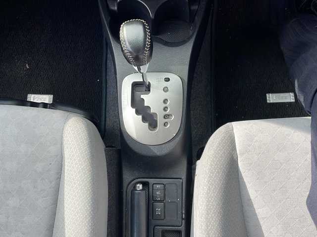 トヨタ ヴィッツ U 道央・札幌 2012(平24)年 12.4万km シルバーM (株)IDOMが運営する【じしゃロン札幌豊平店】の自社ローン対象車両になります。こちらは現金ご利用時の価格です。/自社ローンご希望の方は別途その旨お申付け下さい。/・社外ナビ&フルセグ&CD&DVD&BT/・ETC/・プッシュスタート/・スマートキー/・電動格納ドアミラー/・ウインカードアミラー/・純正フロアマット/・オートライト