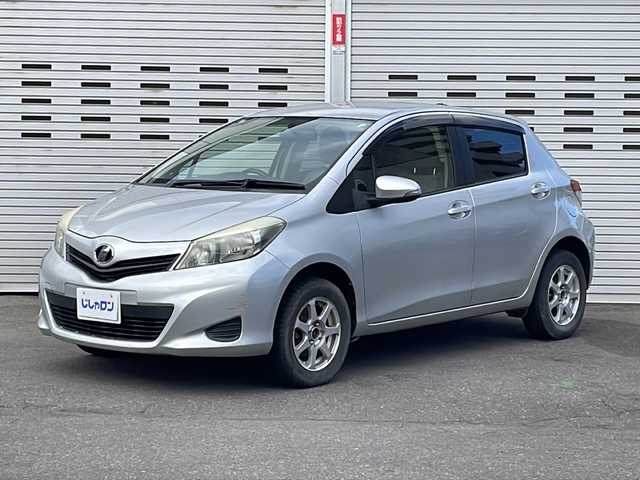 トヨタ ヴィッツ U 道央・札幌 2012(平24)年 12.4万km シルバーM (株)IDOMが運営する【じしゃロン札幌豊平店】の自社ローン対象車両になります。こちらは現金ご利用時の価格です。/自社ローンご希望の方は別途その旨お申付け下さい。/・社外ナビ&フルセグ&CD&DVD&BT/・ETC/・プッシュスタート/・スマートキー/・電動格納ドアミラー/・ウインカードアミラー/・純正フロアマット/・オートライト