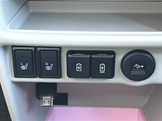 スズキ ラパン X 広島県 2024(令6)年 1.1万km テラコッタピンクメタリック/ソフトベージュ 2トーン 禁煙車/フルタイム４WD/デュアルカメラブレーキサポート/車線逸脱警報/オートハイビーム/純正８型ナビ（CN-FZ896）/・フルセグTV/・CD/Bluetooth/SD/REC/USB/全方位モニター/ステアリングスイッチ/革巻きステアリング/オートライト/D/Nシートヒーター/LEDヘッドライト/コーナーセンサー/電動格納ミラー/スマートキー/プッシュスタート/スペアキー/純正前後ドライブレコーダー/ETC/純正ドアバイザー/純正14インチアルミホイール