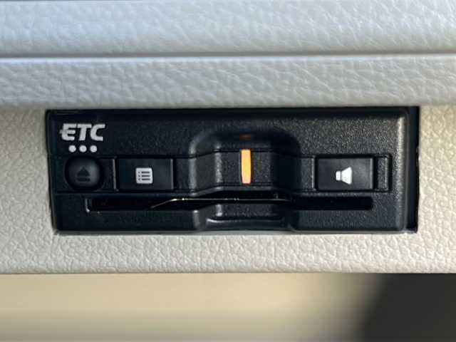 スズキ ラパン X 広島県 2024(令6)年 1.1万km テラコッタピンクメタリック/ソフトベージュ 2トーン 禁煙車/フルタイム４WD/デュアルカメラブレーキサポート/車線逸脱警報/オートハイビーム/純正８型ナビ（CN-FZ896）/・フルセグTV/・CD/Bluetooth/SD/REC/USB/全方位モニター/ステアリングスイッチ/革巻きステアリング/オートライト/D/Nシートヒーター/LEDヘッドライト/コーナーセンサー/電動格納ミラー/スマートキー/プッシュスタート/スペアキー/純正前後ドライブレコーダー/ETC/純正ドアバイザー/純正14インチアルミホイール