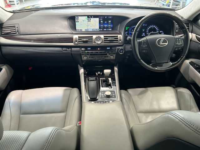 レクサス ＬＳ 600h バージョンL 宮城県 2015(平27)年 10.2万km ブラック Lexus Safety System +/・プリクラッシュセーフティ/・レーントレーシングアシスト/・アダプティブハイビームシステム/・オートマチックハイビーム/・レーダークルーズコントロール/・ロードサインアシスト/・ブラインドスポットモニター/純正ナビ/・フルセグTV/Bluetooth/CD/DVD/AUX/・社外ビルドインETC/・バックカメラ/レクサスプレミアムサウンドシステム/デジタルインナーミラー/・ミラー型ドライブレコーダー/電動リアゲート/コーナーセンサー/電子パーキング/・ブレーキホールド/革巻きウッドステアリング/・ステアリングスイッチ/・ハンドルヒーター/レザーシート/・パワーシート（運転席＋助手席）/・シートメモリー（全席）/・エアシート（全席）/・マッサージシート（後部座席）/プッシュスタート/・スマートキー/・スペアキー/サンシェード/バニティーミラー/ドアバイザー/オートライト/純正フロアマット/純正LEDヘッドライト/純正19インチアルミホイール/・ロックナット付き