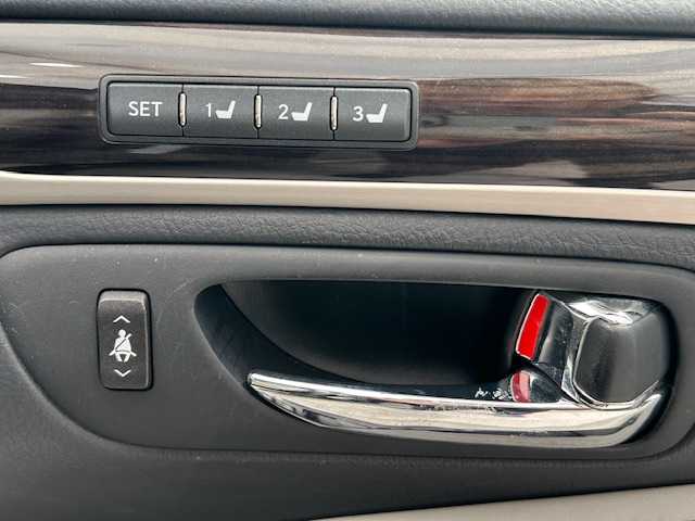 レクサス ＬＳ 600h バージョンL 宮城県 2015(平27)年 10.2万km ブラック Lexus Safety System +/・プリクラッシュセーフティ/・レーントレーシングアシスト/・アダプティブハイビームシステム/・オートマチックハイビーム/・レーダークルーズコントロール/・ロードサインアシスト/・ブラインドスポットモニター/純正ナビ/・フルセグTV/Bluetooth/CD/DVD/AUX/・社外ビルドインETC/・バックカメラ/レクサスプレミアムサウンドシステム/デジタルインナーミラー/・ミラー型ドライブレコーダー/電動リアゲート/コーナーセンサー/電子パーキング/・ブレーキホールド/革巻きウッドステアリング/・ステアリングスイッチ/・ハンドルヒーター/レザーシート/・パワーシート（運転席＋助手席）/・シートメモリー（全席）/・エアシート（全席）/・マッサージシート（後部座席）/プッシュスタート/・スマートキー/・スペアキー/サンシェード/バニティーミラー/ドアバイザー/オートライト/純正フロアマット/純正LEDヘッドライト/純正19インチアルミホイール/・ロックナット付き