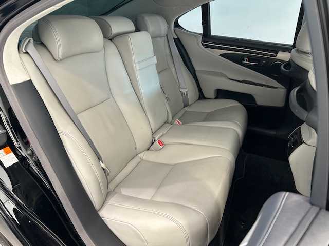 レクサス ＬＳ 600h バージョンL 宮城県 2015(平27)年 10.2万km ブラック Lexus Safety System +/・プリクラッシュセーフティ/・レーントレーシングアシスト/・アダプティブハイビームシステム/・オートマチックハイビーム/・レーダークルーズコントロール/・ロードサインアシスト/・ブラインドスポットモニター/純正ナビ/・フルセグTV/Bluetooth/CD/DVD/AUX/・社外ビルドインETC/・バックカメラ/レクサスプレミアムサウンドシステム/デジタルインナーミラー/・ミラー型ドライブレコーダー/電動リアゲート/コーナーセンサー/電子パーキング/・ブレーキホールド/革巻きウッドステアリング/・ステアリングスイッチ/・ハンドルヒーター/レザーシート/・パワーシート（運転席＋助手席）/・シートメモリー（全席）/・エアシート（全席）/・マッサージシート（後部座席）/プッシュスタート/・スマートキー/・スペアキー/サンシェード/バニティーミラー/ドアバイザー/オートライト/純正フロアマット/純正LEDヘッドライト/純正19インチアルミホイール/・ロックナット付き