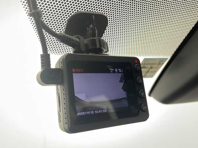 トヨタ カローラ クロス ハイブリッド Z 千葉県 2022(令4)年 1.8万km プラチナホワイトパールマイカ 衝突軽減ブレーキ/レーダークルーズコントロール/オートマチックハイビーム/レーンキープアシスト/純正ディスプレイオーディオ/（フルセグ/Bluetooth/USB/FM/AM）/全方位カメラ/モデリスタエアロ/ドライブレコーダー/ハーフレザーシート/シートヒーター/LEDヘッドライト/電動格納ミラー