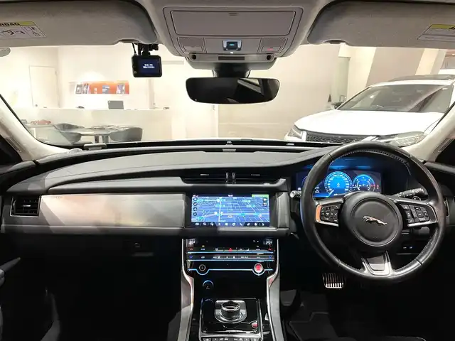 ジャガー ＸＦ プレステージ 道央・札幌 2020(令2)年 4.1万km ユーロンホワイト ユーロンホワイト/アドバンスドパーキングアシストパック/　・360°サラウンドカメラ/　・360°パーキングエイド/　・パークアシスト/ステアリングヒーター/パワーテールゲート/純正メモリナビ/フルセグTV/本革シート/シートヒーター/電動フロントシート/MERIDIANサウンド