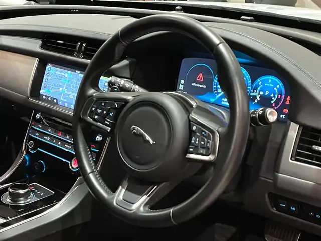 ジャガー ＸＦ プレステージ 道央・札幌 2020(令2)年 4.1万km ユーロンホワイト ユーロンホワイト/アドバンスドパーキングアシストパック/　・360°サラウンドカメラ/　・360°パーキングエイド/　・パークアシスト/ステアリングヒーター/パワーテールゲート/純正メモリナビ/フルセグTV/本革シート/シートヒーター/電動フロントシート/MERIDIANサウンド