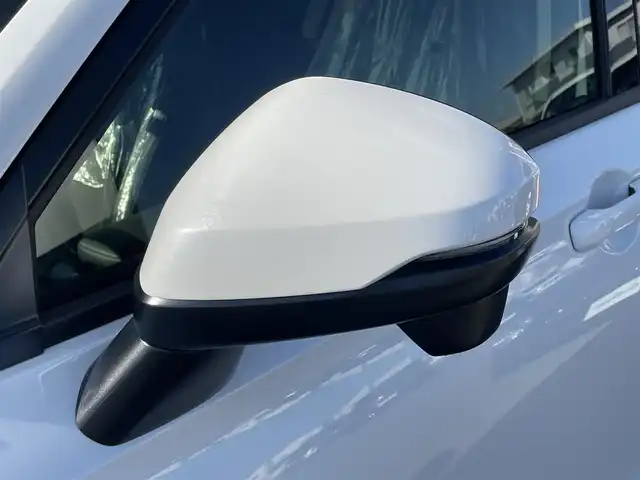 ホンダ ヴェゼル ハイブリッド e:HEV Z 香川県 2025(令7)年 0.1千km プラチナホワイトパール 登録済未使用車/純正９型ナビ/ワイヤレス充電器/バックカメラ/ビルトインＥＴＣ２．０/ホンダセンシング/レーダークルーズコントロール/ＢＳＭ/パドルシフト/ハンドルヒーター/シートヒーター/ハーフレザーシート/スペアキー/スマートキー