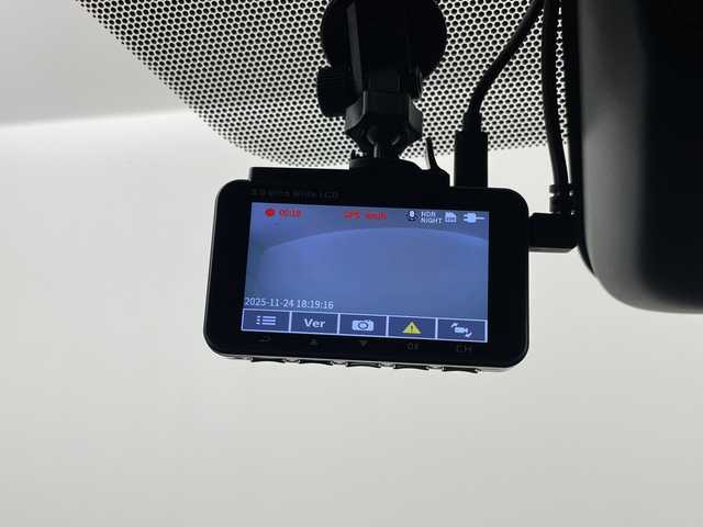 トヨタ アルファードハイブリット Z 埼玉県 2024(令6)年 2.9万km プラチナホワイトパールマイカ 純正ディスプレイオーディオ/　(Bluetooth/Miracast/USB/FM/AM)/純正フリップダウンモニター/フルセグテレビ/全方位カメラ/ビルトインETC2.0/前後ドライブレコーダー/パワーバックドア/両側パワースライドドア/ガラスルーフ/レザーシート/デジタルインナーミラー/シートヒーター/エアーシート/パワーシート/ステアリングヒーター/パーキングアシスト/パドルシフト/ブラインドスポットモニター/クルーズコントロール/衝突被害軽減ブレーキ/車線逸脱警報/クリアランスソナー/電子パーキングシステム/ブレーキホールド/シートメモリー/オートハイビーム/オートLEDライト/プッシュスタート/純正フロアマット/純正19インチアルミホイール