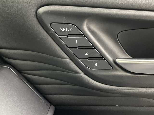 トヨタ アルファードハイブリット Z 埼玉県 2024(令6)年 2.9万km プラチナホワイトパールマイカ 純正ディスプレイオーディオ/　(Bluetooth/Miracast/USB/FM/AM)/純正フリップダウンモニター/フルセグテレビ/全方位カメラ/ビルトインETC2.0/前後ドライブレコーダー/パワーバックドア/両側パワースライドドア/ガラスルーフ/レザーシート/デジタルインナーミラー/シートヒーター/エアーシート/パワーシート/ステアリングヒーター/パーキングアシスト/パドルシフト/ブラインドスポットモニター/クルーズコントロール/衝突被害軽減ブレーキ/車線逸脱警報/クリアランスソナー/電子パーキングシステム/ブレーキホールド/シートメモリー/オートハイビーム/オートLEDライト/プッシュスタート/純正フロアマット/純正19インチアルミホイール