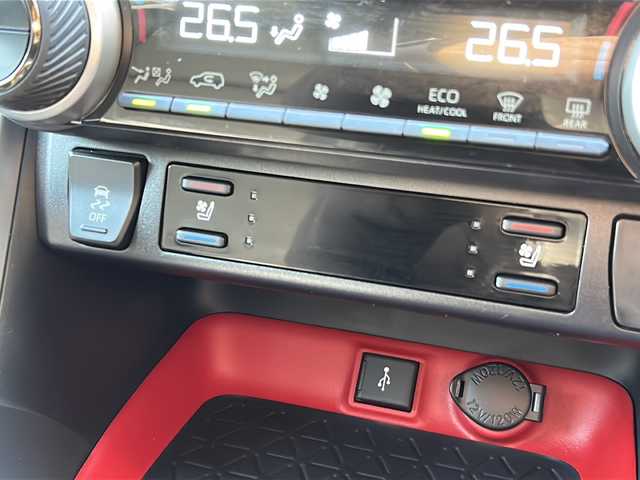 トヨタ ＲＡＶ４ アドベンチャー オフロードPKG 広島県 2021(令3)年 4.6万km アティチュードブラックマイカ 禁煙/JAOS（モデリスタ）/・ピラープロテクター/・サイドプロテクター/・ノーズプロテクター/トヨタセーフティセンス/・プリクラッシュセーフティ/・LDA/LTA/・RSA/・オートマチックハイビーム/・レーダークルーズコントロール/・先行車発進お知らせ/クリアランスソナー/BSM/純正９インチディスプレイオーディオ/・ナビ/フルセグ/USB/Miracast/Bluetooth/バックカメラ/デジタルインナーミラー/パワーバックドア/革巻きステアリング/ステアリングスイッチ/オートライト/ステアリングヒーター/電動パーキングブレーキ/ブレーキホールド/LEDヘッドライト/フォグランプ/ハーフレザーシート/シートヒーター/ベンチレーション/パワーシート/LED室内灯/TRDトランクマット/純正フロアマット/前後ドライブレコーダー（DC-DR652）/ETC/ルーフレール/純正18インチアルミホイール