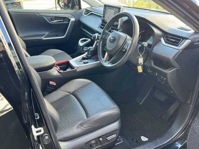 トヨタ ＲＡＶ４ アドベンチャー オフロードPKG 広島県 2021(令3)年 4.6万km アティチュードブラックマイカ 禁煙/JAOS（モデリスタ）/・ピラープロテクター/・サイドプロテクター/・ノーズプロテクター/トヨタセーフティセンス/・プリクラッシュセーフティ/・LDA/LTA/・RSA/・オートマチックハイビーム/・レーダークルーズコントロール/・先行車発進お知らせ/クリアランスソナー/BSM/純正９インチディスプレイオーディオ/・ナビ/フルセグ/USB/Miracast/Bluetooth/バックカメラ/デジタルインナーミラー/パワーバックドア/革巻きステアリング/ステアリングスイッチ/オートライト/ステアリングヒーター/電動パーキングブレーキ/ブレーキホールド/LEDヘッドライト/フォグランプ/ハーフレザーシート/シートヒーター/ベンチレーション/パワーシート/LED室内灯/TRDトランクマット/純正フロアマット/前後ドライブレコーダー（DC-DR652）/ETC/ルーフレール/純正18インチアルミホイール