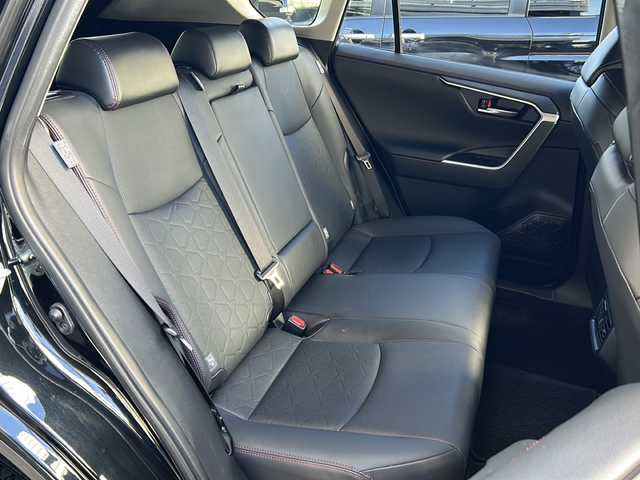 トヨタ ＲＡＶ４ アドベンチャー オフロードPKG 広島県 2021(令3)年 4.6万km アティチュードブラックマイカ 禁煙/JAOS（モデリスタ）/・ピラープロテクター/・サイドプロテクター/・ノーズプロテクター/トヨタセーフティセンス/・プリクラッシュセーフティ/・LDA/LTA/・RSA/・オートマチックハイビーム/・レーダークルーズコントロール/・先行車発進お知らせ/クリアランスソナー/BSM/純正９インチディスプレイオーディオ/・ナビ/フルセグ/USB/Miracast/Bluetooth/バックカメラ/デジタルインナーミラー/パワーバックドア/革巻きステアリング/ステアリングスイッチ/オートライト/ステアリングヒーター/電動パーキングブレーキ/ブレーキホールド/LEDヘッドライト/フォグランプ/ハーフレザーシート/シートヒーター/ベンチレーション/パワーシート/LED室内灯/TRDトランクマット/純正フロアマット/前後ドライブレコーダー（DC-DR652）/ETC/ルーフレール/純正18インチアルミホイール