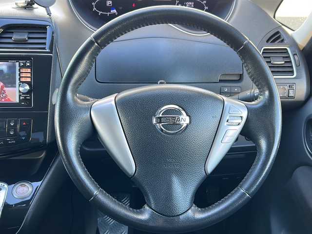 日産 セレナ ハイウェイスター S HV Vセレ 岐阜県 2013(平25)年 11.1万km スーパーブラック ワンオーナー/純正メモリナビ/ワンセグTV/AM/FM/Bluetooth/後席用フリップダウンモニター(ILPINE)/ドラレコ付きデジタルインナーミラー/両側電動スライドドア/ETC/クルコン/スマートキー/プッシュスタート/横滑り防止装置/アイドリングストップ/革巻きステアリング/純正フロアマット/ドアバイザー