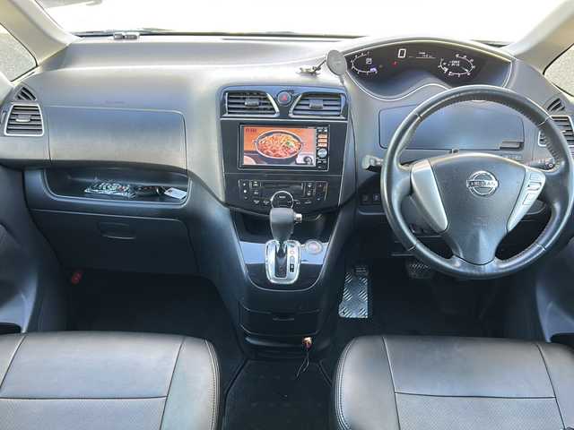 日産 セレナ ハイウェイスター S HV Vセレ 岐阜県 2013(平25)年 11.1万km スーパーブラック ワンオーナー/純正メモリナビ/ワンセグTV/AM/FM/Bluetooth/後席用フリップダウンモニター(ILPINE)/ドラレコ付きデジタルインナーミラー/両側電動スライドドア/ETC/クルコン/スマートキー/プッシュスタート/横滑り防止装置/アイドリングストップ/革巻きステアリング/純正フロアマット/ドアバイザー