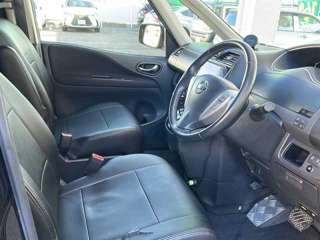 日産 セレナ ハイウェイスター S HV Vセレ 岐阜県 2013(平25)年 11.1万km スーパーブラック ワンオーナー/純正メモリナビ/ワンセグTV/AM/FM/Bluetooth/後席用フリップダウンモニター(ILPINE)/ドラレコ付きデジタルインナーミラー/両側電動スライドドア/ETC/クルコン/スマートキー/プッシュスタート/横滑り防止装置/アイドリングストップ/革巻きステアリング/純正フロアマット/ドアバイザー