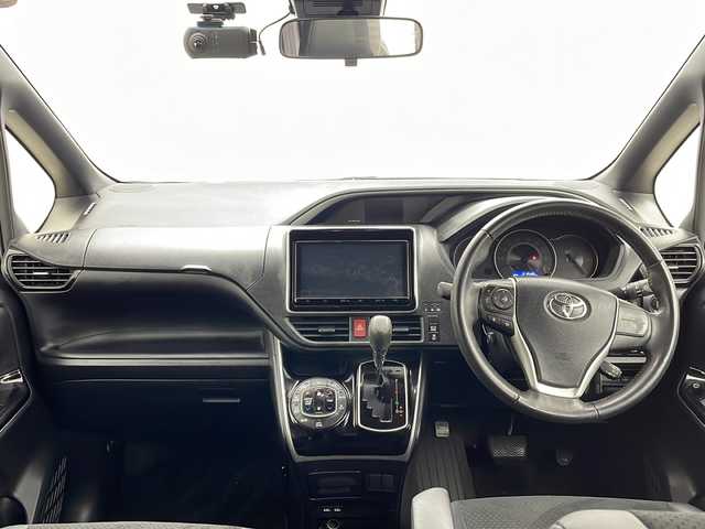 トヨタ ヴォクシー ZS 煌Ⅲ 茨城県 2021(令3)年 2.2万km ブラック 純正9インチナビゲーション/フルセグテレビ/フリップダウンモニター/バックモニター/ＬＥＤヘッドライト/ハーフレザーシート/両側パワースライドドア/クルーズコントロール/スマートキー2個